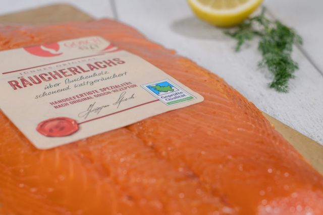 Räucherlachs mit Meerrettich-Sahnesauce